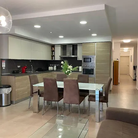 アパート Stylish 3br With Side Sea Views In St Paul Bay
