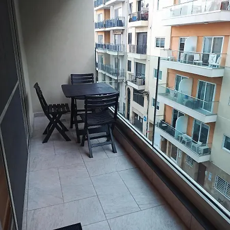 Stylish 3br With Side Sea Views In St Paul Bay Appartement