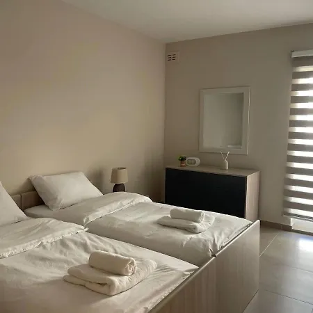 Stylish 3br With Side Sea Views In St Paul Bay Appartement