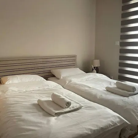 Stylish 3br With Side Sea Views In St Paul Bay * セント・ポールズ・ベイ