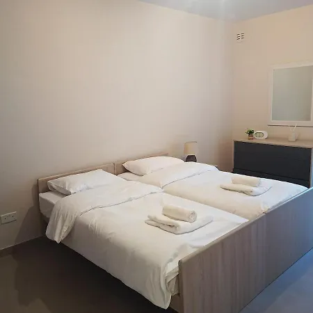 Stylish 3br With Side Sea Views In St Paul Bay * St. Paul's Bay